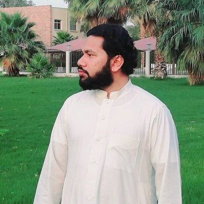 طالب الجامعة الإسلامية بالمدينة المنورة