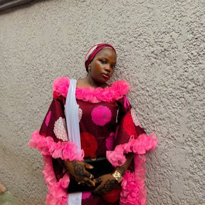 Riri_oseni's profile picture. | Law graduate🤭