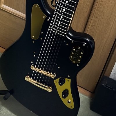 今年の4月にギター始めました! ど初心者ですが、かっこよさで7弦使ってます。 いろんな方からアドバイスいただけると助かります!Ave musica好きです 一応ベースもできなくはないです。ちなみにポテサラにはりんご派です