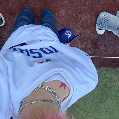 lilapplepies's profile picture. too much yap. yap yap yap, dan yap