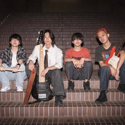 Qrohq(クローク) 2025年始動ミクスチャー・ロックバンド
/Vo.@mob882000 Gt.@shioguitars
Ba.@WotaBass Dr.@Hibiki_Anzai/
ご連絡はこちらまで✉️qrohq2024@gmail.com