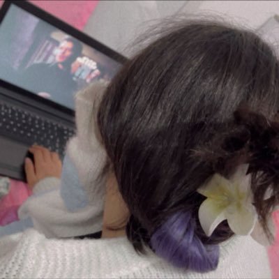 little miss romanticizes her quite life.˚。⋆