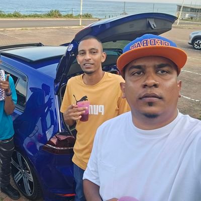 ShoYza's profile picture. Go Large Or Go Home ;)