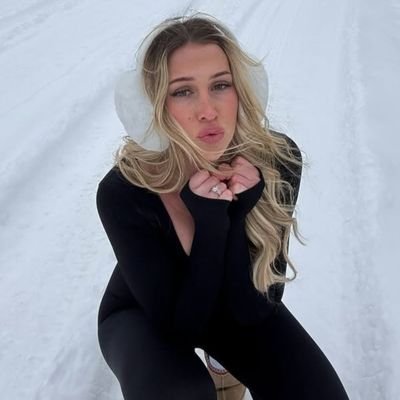 masseuse_girll's profile picture. sexy girl ||
your favorite girl 🍭||
part_time angel,full time tease 😈
A masseuse and a model✨❤️ 
DM to book me 🖊️ for Massage and modeling appointment.