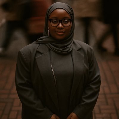 Founder of: @lushed 🌸 IG: @faye.chik 🌸 PRETTY AWKWARD DIARY (PODCAST: SPOTIFY) Alhamdulilah 💖