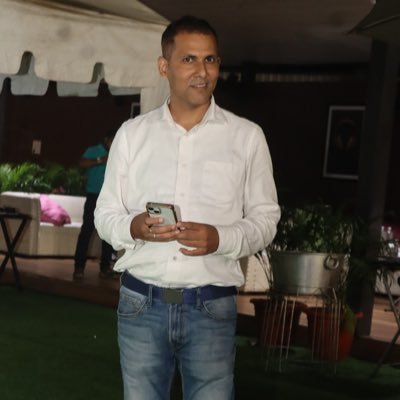 लोकतंत्र में हमें भी बोलने का हक है। स्वघोषित मुख्यमंत्री उम्मीदवार, बिहार 😁 स्वागत नहीं करोगे हमारा।