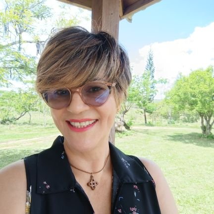 fransiszuleica's profile picture. Madre, hija, hermana y esposa de seres extraordinarios; abuela de Paz y Alicia. Abogada, patriota, amante de la música, los libros, el cine y el campo.