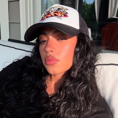 Fashion modeling, bikinis👙, music artists🎤🎙️ Hardcore pacers 🏀 fans.