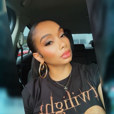 Loving Mom 🩷💙, Un-Problematic, but don’t get it Fucked ⬆️🤷🏽♀️. Loves 🏀 #15.