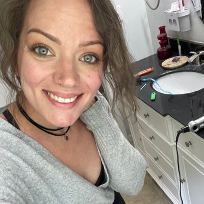 she/her. anime lover. coffee enthusiast. too old for this shit.
