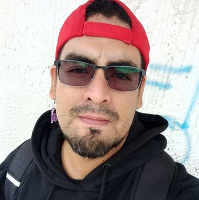 No hay mucho qué decir, solo que a veces ni yo me entiendo 😋 pero siempre intentando sobrevivir a este mundo incomprendido 🤔