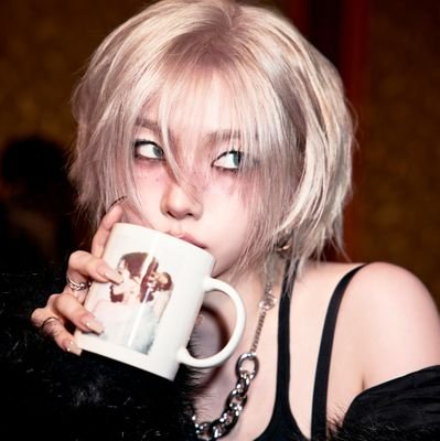 serenessabluu's profile picture. written my swanlove etherlune.