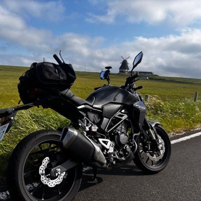 CB250Rに乗ってるアラサー 。車とバイクどっちも好きです。 バイク仲間がいない悲しき化け物なのでフォローしてくれると喜びます(フォロバします)