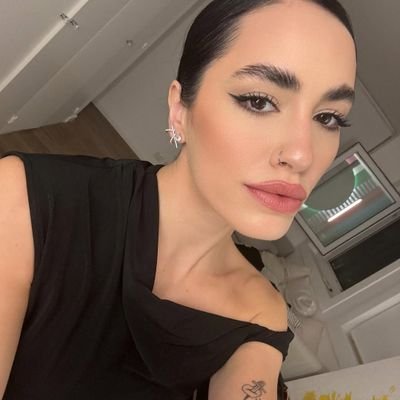 lalixsposito_'s profile picture. ˖ ݁ ،، 𝖇' 𝑒𝑎𝑢𝑡𝑒́𝐦𝐲𝐬𝐭𝐢𝐪𝐮𝐞︐ ☕ ▹
P𝖾𝗊𝗎𝖾𝗇̃𝖺 𝗉𝗋𝗂𝗇𝖼𝖾𝗌𝖺 𝗮𝗺𝗮𝗻𝘁𝗲 𝖽𝖾 𝗅𝖺 𝗽𝗿𝗶𝗺𝗮𝘃𝗲𝗿𝗮
𝗒 𝗅𝖺𝗌 𝗺𝗮𝗿𝗶𝗽𝗼𝘀𝗮𝘀.