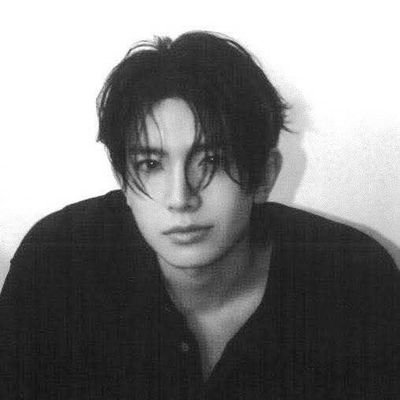 junhao_ver's profile picture. hiding from the reality