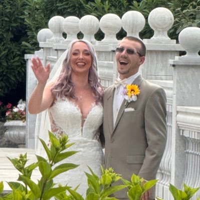 Retired Apex streamer | Navy Electrician | Ex competitive player | Vantage/Wattson main | Pokémon enjoyer | Just married :D
