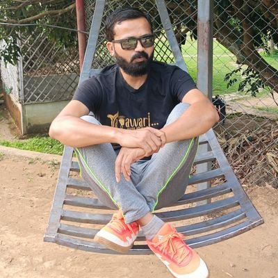 कुछ अलग करना है तो, भीड़ से हटकर चलो, भीड़ साहस तो देती है, मगर आपकी पहचान छीन लेती है🏃🚶🚶