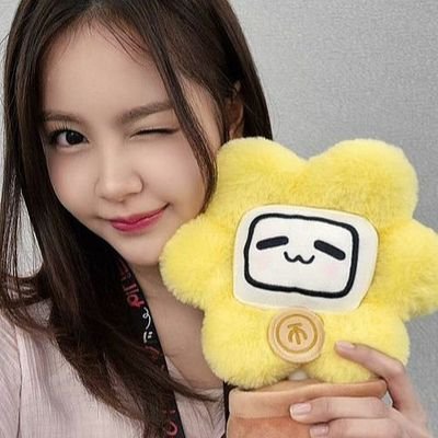 aetherlownz's profile picture. ㅤㅤㅤ.˚ 𐙚    𝘞𝘢𝘯𝘥𝘦𝘳𝘪𝘯𝘨 𝘴𝘰𝘧𝘵𝘭𝘺.. 🐈 𐄹
leaving traces like ink on cotton 心の穏やかな痕跡;