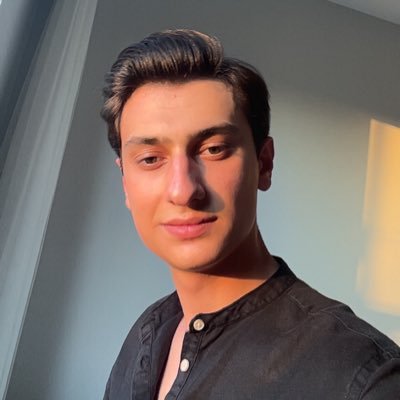 eminakdenizs's profile picture. bağımsız ,egemen. suskun ve kederli