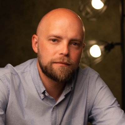 Ad maker, 90s rock aficionado, & unapologetic soccer fan. Father of three.