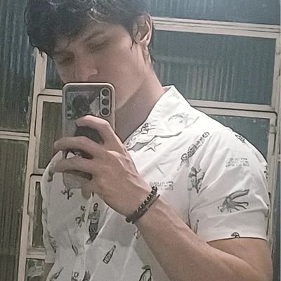 tenho síndrome de nerdola e corinthiano----
faço letras numa faculdade federal de campo grande mas n lembro como ela se chama