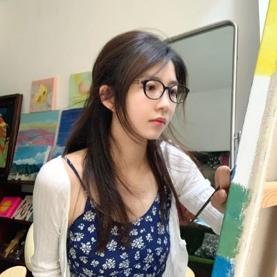 PinkShanah20432's profile picture. 一名26歲的美術老師 熱愛生活 熱愛畫畫 媽媽重病家中還有一個在上學的弟弟 所以短期兼職約會一段時間 感謝支持~