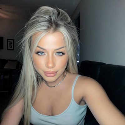 19 | Just a playful blonde 💋 Let’s chat where it gets fun ↪️ IT’S FREE! 🌶️