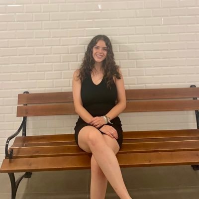 _paulacaastroo's profile picture. Escribir es defender el silencio en el que se está