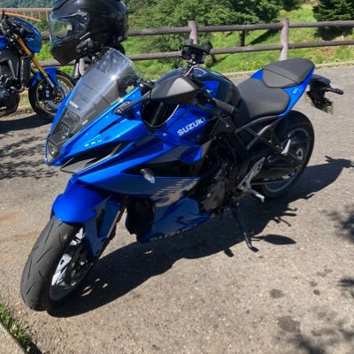 SHA5816's profile picture. DS250→GSX250r→NINJA650→GSX8R 40代。。娘2人いるおっさんライダーです😆無言フォロー失礼致します。 神奈川県相模原市に生息してます。基本山中湖、道志を走ってます。バイク仲間広がるといいなぁ😊愛犬大好き。マルックス。まったりとインスタもやってます。