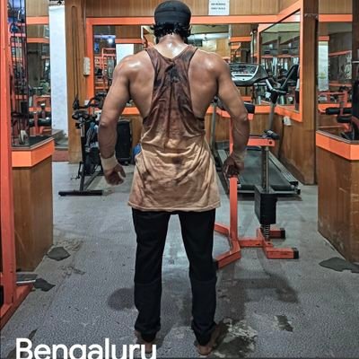 I am a gym owner, my dream is to do bodybuilding and train people, this is the style of the gym I AM GYM LOVER 💪 Inshaallah 💪🌹