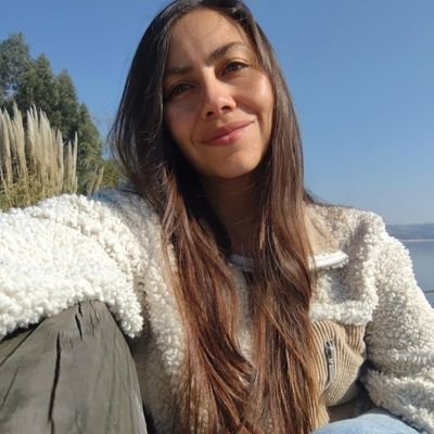 Nací en Melipilla, crecí en un lago, criada en el campo, estudié en Valpito y ahora stguina por un rato.
A la izquierda.
🇵🇸🍉