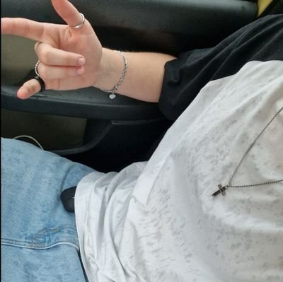 for_all_nobody's profile picture. she/her, pisces ♓, 'di qualunque cosa siano fatte le anime, la mia e la sua sono uguali'