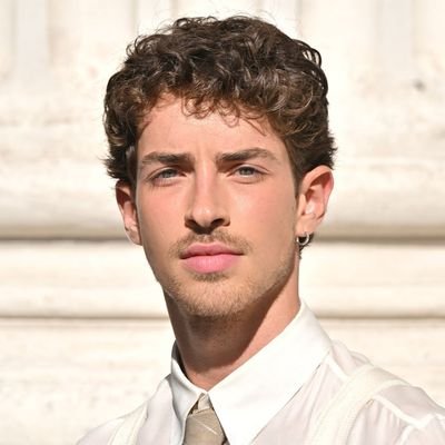 Seu maior e mais atualizado acesso de informações sobre o ator, cantor e modelo Manu Rios no Brasil.