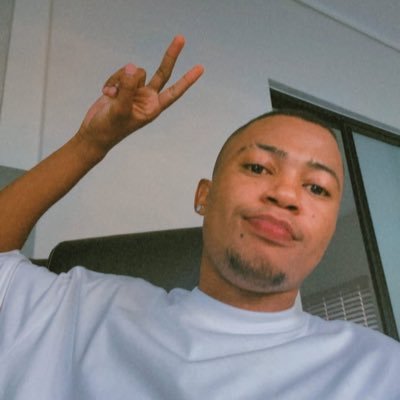 Inceku12's profile picture. Ndipholile