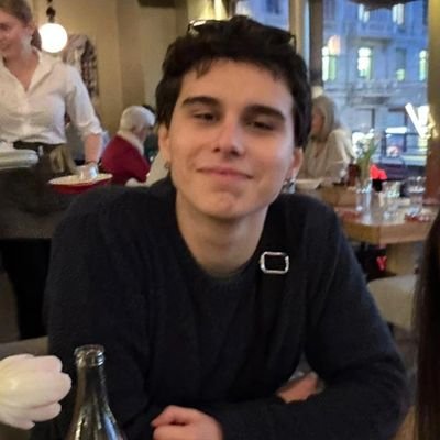 YusufYldrm784's profile picture. future med student