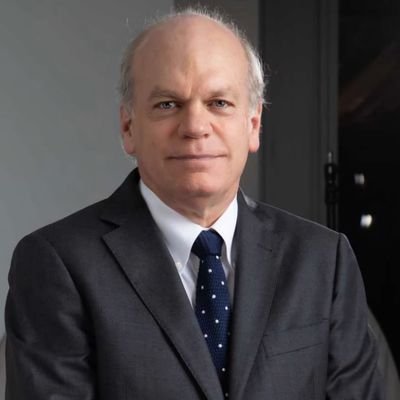 Abogado UDP, Magíster en Derecho Regulatorio LLM UC, profesor Derecho Ambiental LLM UC y UDD, Consejero Superior UDP y Director de Amparo y Justicia.