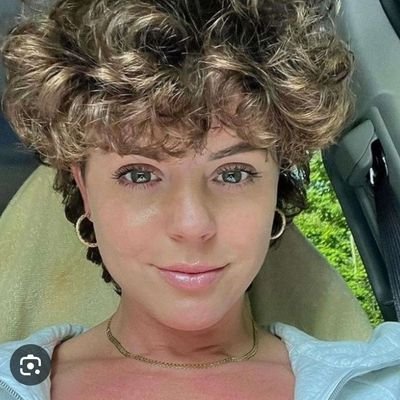 ClementGin82007's profile picture. love's nature..!🛤️🛣️🌽🍏🍅🍌🍍🥥