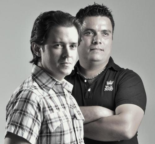 Twitter oficial da dupla Gustavo & Adriano. Tels. -  (44) 9866-9863 - (44) 3262-5555. http://t.co/CtRNmSZ4m1
