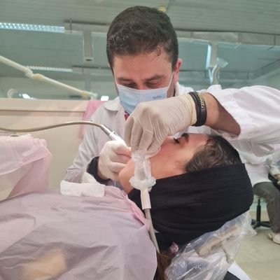 be a better man than your father
نیمچه دندونپزشکی که عاشقه فیزیک، مکانیک کوانتوم و داستایفسکیه