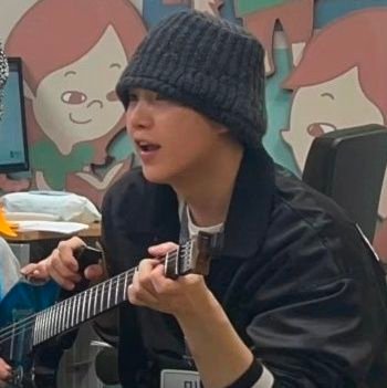 「 yoongi's girlfriend não praticante 」
⠀⠀⠀⠀⠀⠀⠀⠀⠀⠀⠀⠀⠀》៛fan account 🦊