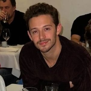 strwbtay's profile picture. 21 | sidera pero en una main como karol.