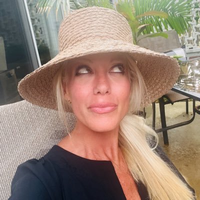 Prayer Bandit 🙏🏼, Batrachophile 🐸 & America’s Cheerleader ❤️🇺🇸💙, GOD WINS 🤍