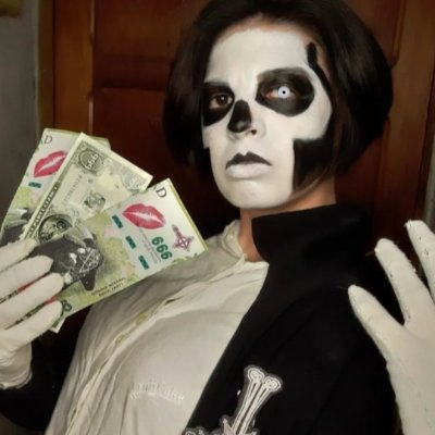 24 ☯️She/He 🇦🇷
Fan de @thebandGHOST
Fan de @bigtimerush
Multifandom | Metal/Rock | Anime | Cosplayer | Pop | Movies/Books | Gamer | Cats and Bats 🖤