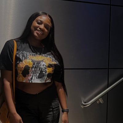 destinybandz's profile picture. 24✨ chicago | mizzou alum | ig: @ _.exclusively.des