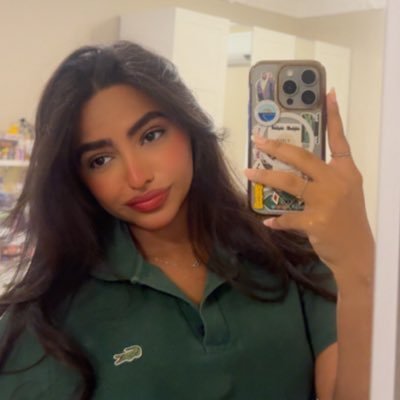 A Sagittarius minding her own business, a moon lover, and a chemical engineer.