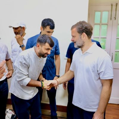 रौविन्द्र सिंह उपाध्यक्ष जिला पटपड़गंज युवा कांग्रेस, निवर्तमान अध्यक्ष कोंडली विधानसभा युवा कांग्रेस दिल्ली @delhiPYC | @IYC | @MyLeaderRahulGandhiJi