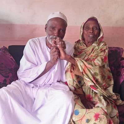 احب وطني واهلي أسرتي واعشق الحريه وأطالب بمدنيه الدوله ولا اساوم على بلادي ولي حريه الرأي ولغيري