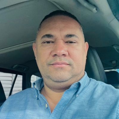 Maestro, amigo, padre, hermano y político. ¡¡Dueño de una mirada que puedo sostener ante cualquier mortal!! #Sigueme y te #Sigo--- ¡¡El conocimiento es poder!!