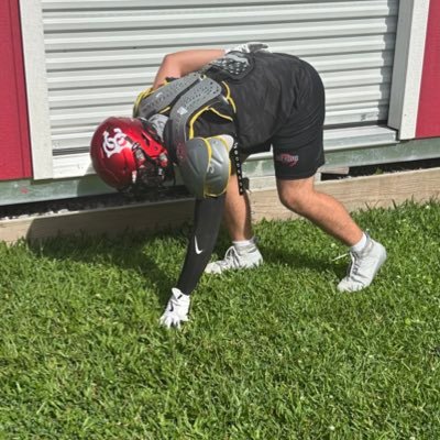 🎓2027🎓📚3.52/4.0 GPA 📍Belle Chasse 🏫Belle Chasse High School 🏈DE/OLB #97 📊 5’10“ - 200lbs - 5.1 40-yard - 22” Vert - 7’ 5” Broad