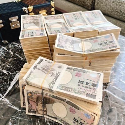 lindzeefanpage's profile picture. 代表取締役を退任してからは、投資で貯めたお金を元手に贅沢三昧の生活を送っています。投資によって資産総額は300億円を超え、都内で最も高級な高層マンションに住んでいます。数年前にはビットコインミリオネアにもなりました。社会貢献の一環として、ギフト企画を始めました。1年間限定で、皆様にギフトをお送りします。他にアカウントは